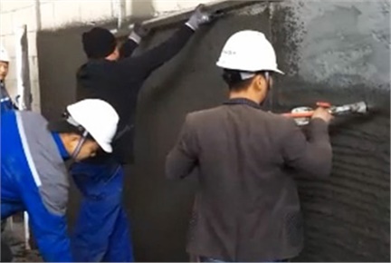 6人組機(jī)械化抹灰（自動(dòng)輸送、自動(dòng)攪拌和噴涂、刮平及收面）