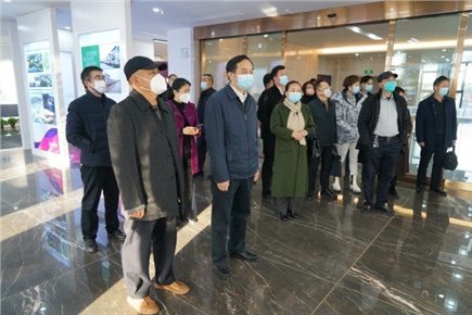 12月14日，張家界市政協(xié)黨組書(shū)記、主席歐陽(yáng)斌一行來(lái)到張家界高新區(qū)萬(wàn)眾實(shí)業(yè)集團(tuán)有限公司，宣講黨的二十大精神