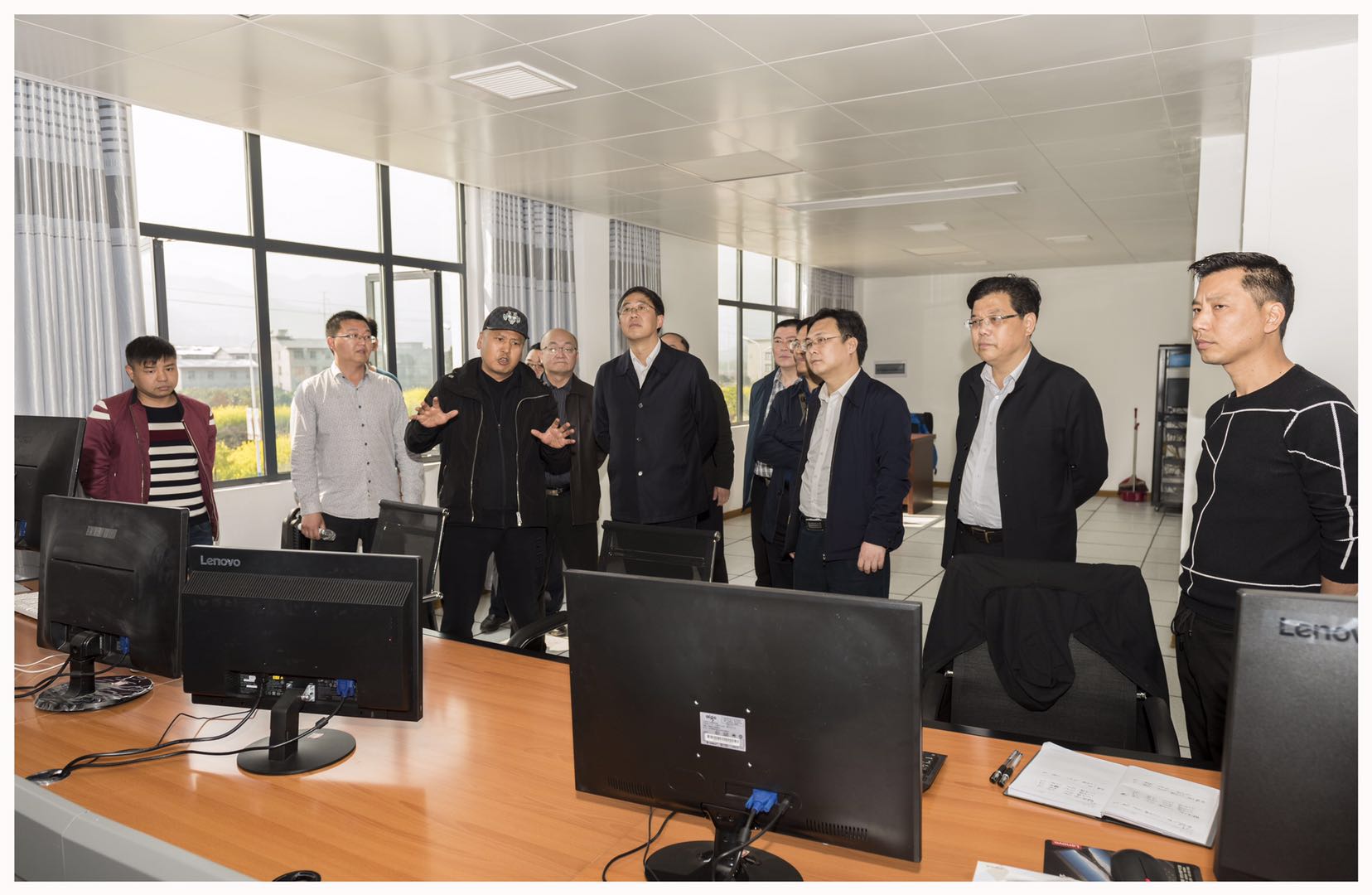 張家界市委、常委常務(wù)副市長羅智斌一行來我公司調(diào)研指導(dǎo)工作